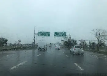 Frente fria provoca temporais e chuva intensa nos próximos dias em Santa Catarina